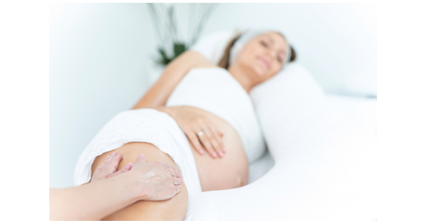 Massage femme enceinte : peut-on aller en institut ? 